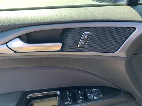 Used 2016 Ford Fusion SE image 32