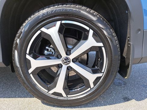 New 2026 Volkswagen Tiguan SE AWD/4WD image 32