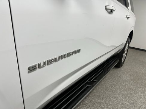 Used 2023 Chevrolet Suburban Premier image 12
