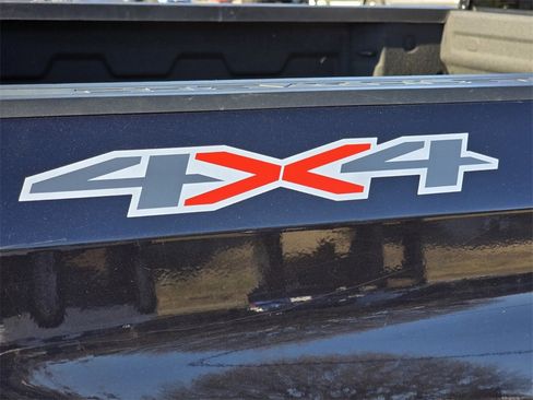 Used 2022 Chevrolet Silverado 1500 LT image 2