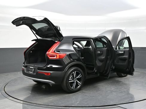 Used 2025 Volvo XC40 B5 Core AWD/4WD image 45