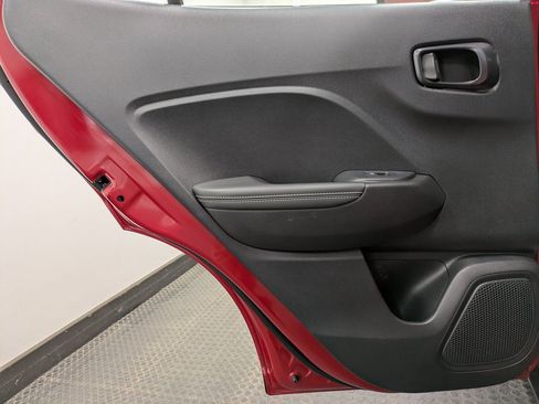 Used 2023 Hyundai Venue Limited image 22