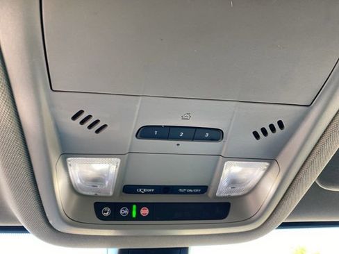 Used 2022 GMC Acadia SLT w/ Elevation Edition image 30