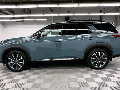 New 2026 Nissan Pathfinder Platinum image 18