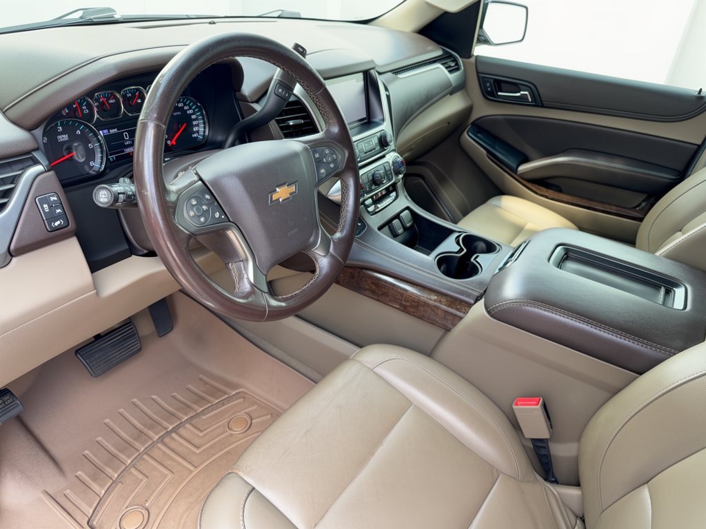 Used 2020 Chevrolet Suburban LT w/ Luxury Package RWD image 4