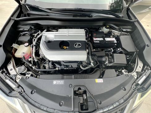 Used 2019 Lexus UX 200 image 10