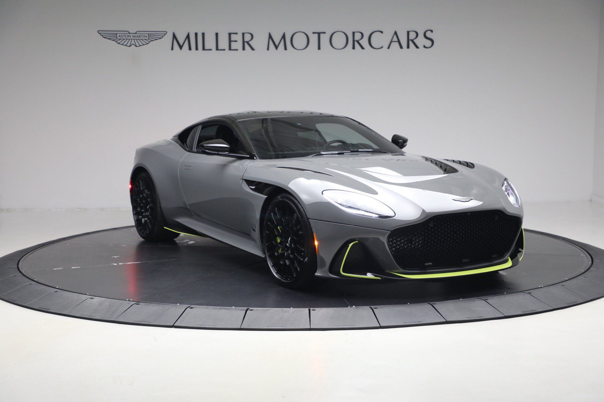 Used 2023 Aston Martin DBS Coupe RWD image 11