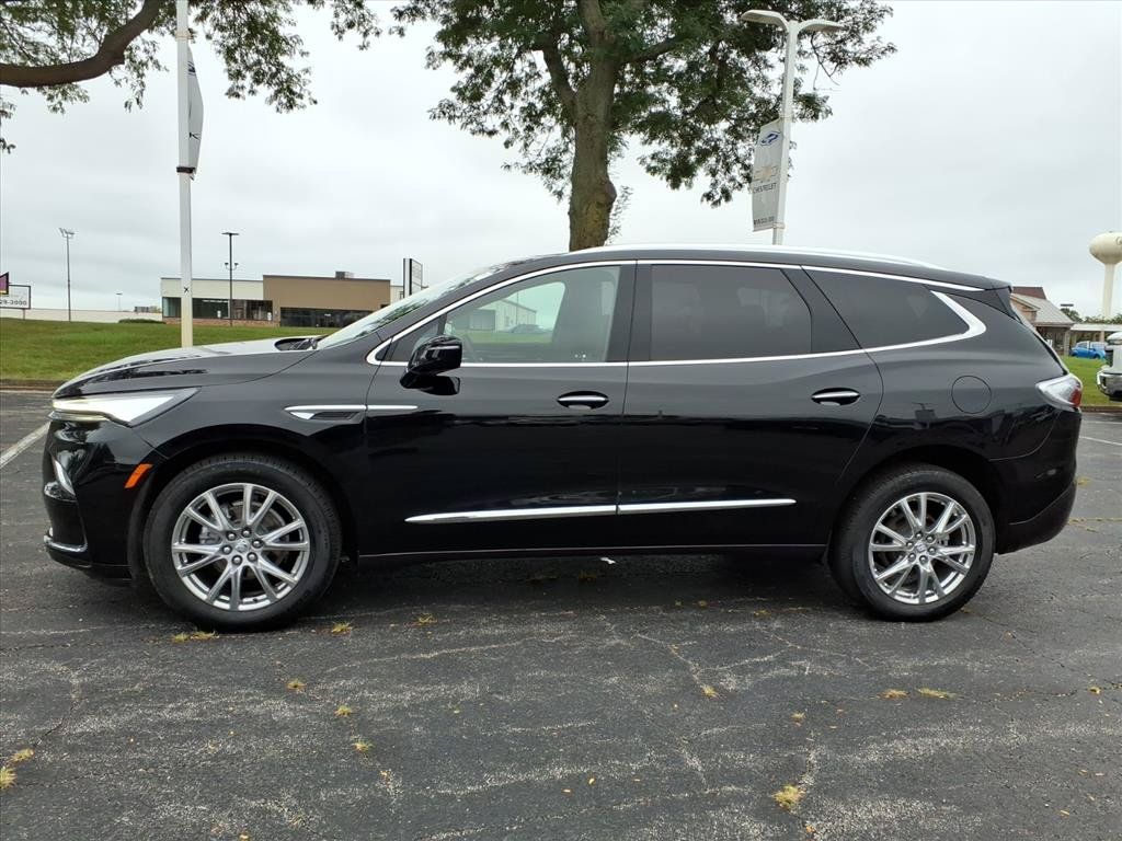 Used 2023 Buick Enclave Premium w/ Experience Buick Package AWD/4WD image 4