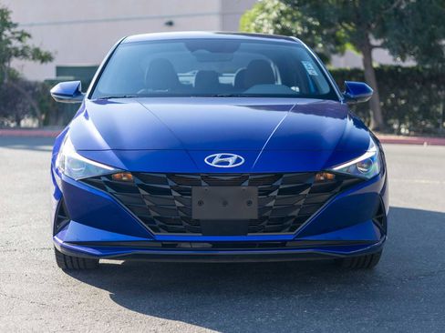 Used 2023 Hyundai Elantra SEL w/ Convenience Package image 2