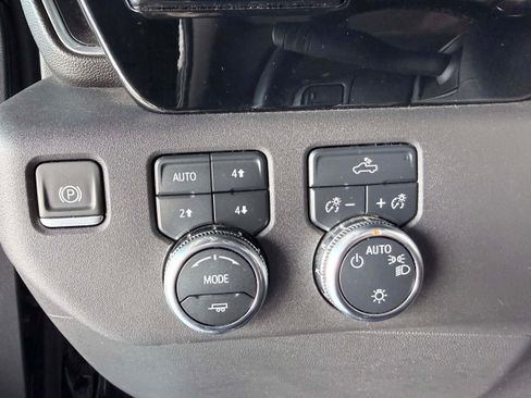 Used 2024 GMC Sierra 1500 SLE w/ Preferred Package AWD/4WD image 18