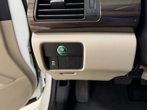 Used 2017 Honda Accord EX image 10