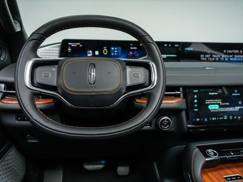 New 2026 Lincoln Navigator L Black Label AWD/4WD image 21