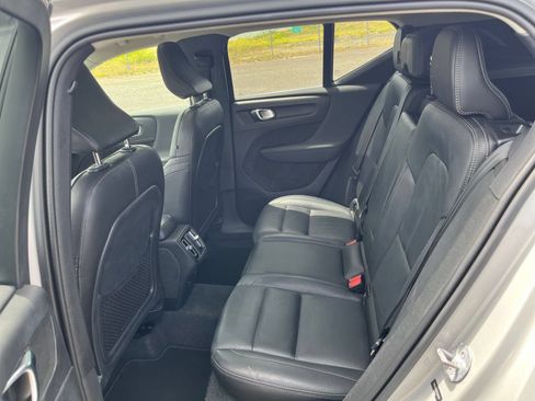 Used 2024 Volvo XC40 B5 Core AWD/4WD image 21
