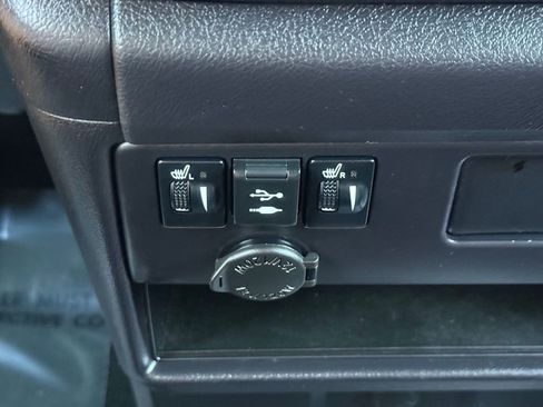 Used 2019 Toyota Sienna SE w/ SE Preferred Package image 32