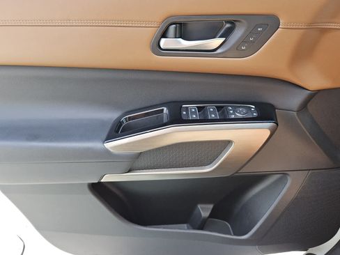Used 2024 Nissan Pathfinder Platinum FWD image 16