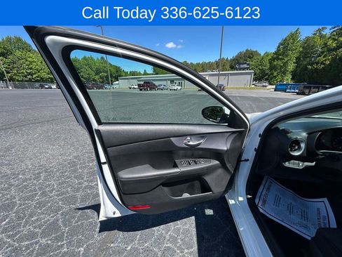Used 2024 Kia Forte LXS FWD image 17