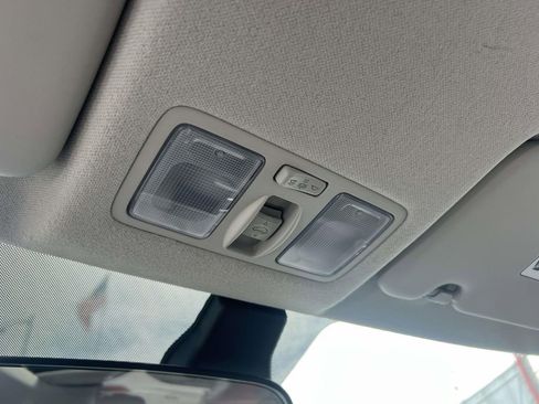 Used 2025 Hyundai Venue SEL image 38