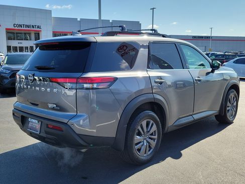 Used 2024 Nissan Pathfinder SV image 5