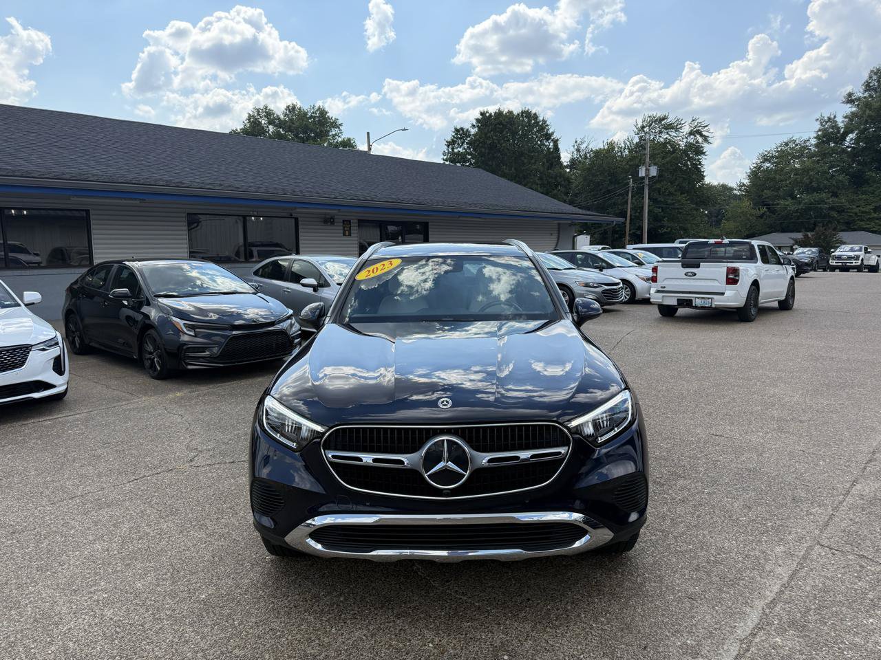 Used 2023 Mercedes-Benz GLC 300 4MATIC image 2