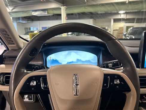 Used 2022 Lincoln Aviator Reserve w/ Equipment Group 201A image 11