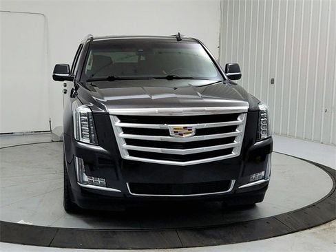 Used 2016 Cadillac Escalade ESV Premium image 2
