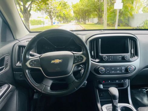 Used 2022 Chevrolet Colorado LT w/ LT Convenience Package image 12