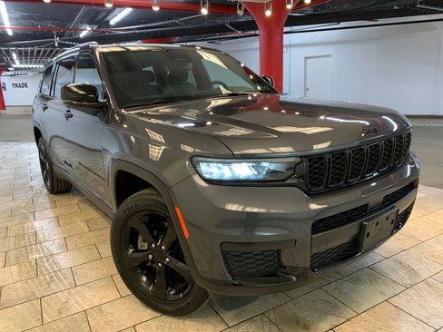 Used 2023 Jeep Grand Cherokee L Laredo image 2