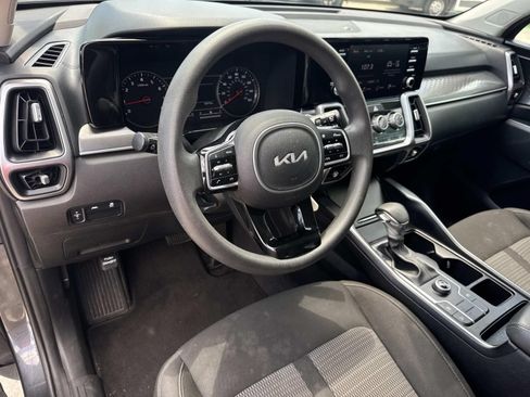 Used 2023 Kia Sorento LX FWD image 18
