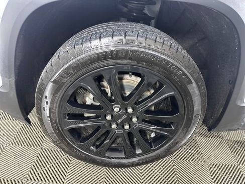 Used 2023 GMC Acadia SLE w/ Driver Convenience Package image 10