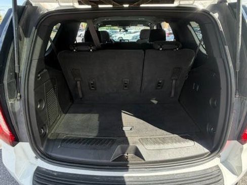 Used 2022 GMC Yukon SLE w/ Gmc Pro Safety Plus Package AWD/4WD image 13