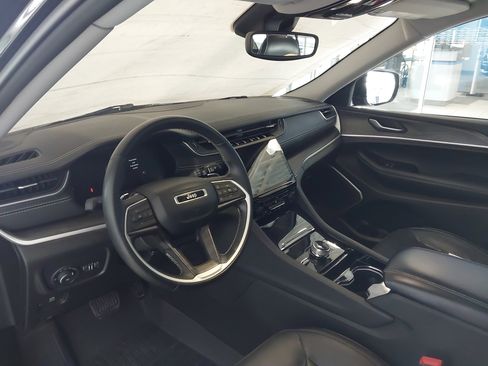 Used 2022 Jeep Grand Cherokee L Limited image 2