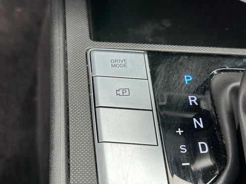 Used 2025 Hyundai Elantra SE FWD image 29