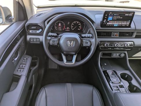 Used 2025 Honda Pilot EX-L image 17