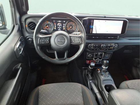Used 2024 Jeep Gladiator Mojave w/ Technology Group AWD/4WD image 18
