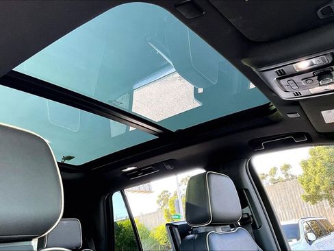 Used 2022 GMC Yukon SLT w/ SLT Premium Package image 13