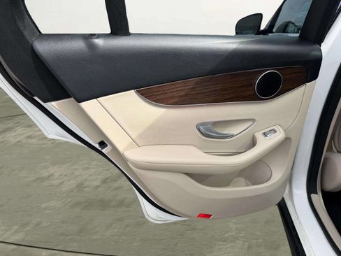 Used 2020 Mercedes-Benz GLC 300 4MATIC image 21