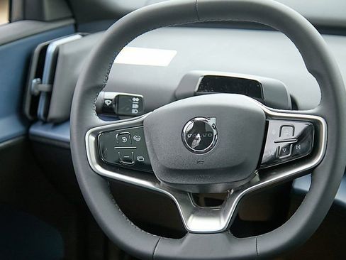 New 2026 Volvo EX30 Plus w/ Protection Package image 21