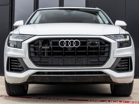 Used 2023 Audi Q8 Premium w/ Convenience Package AWD/4WD image 4