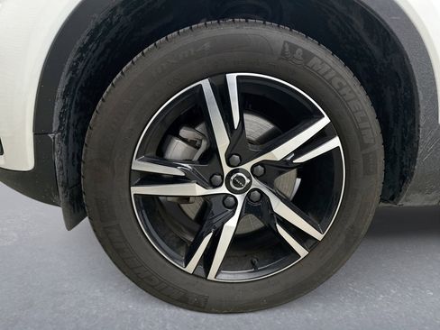 Used 2025 Volvo XC40 B5 Core image 11