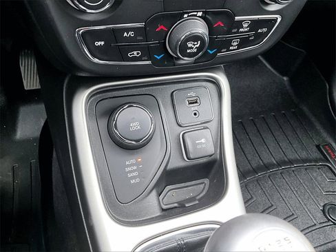 Used 2018 Jeep Compass Latitude w/ Popular Equipment Group image 30