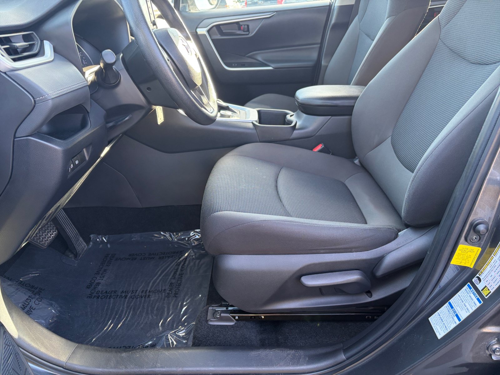 Used 2022 Toyota RAV4 LE AWD/4WD image 11