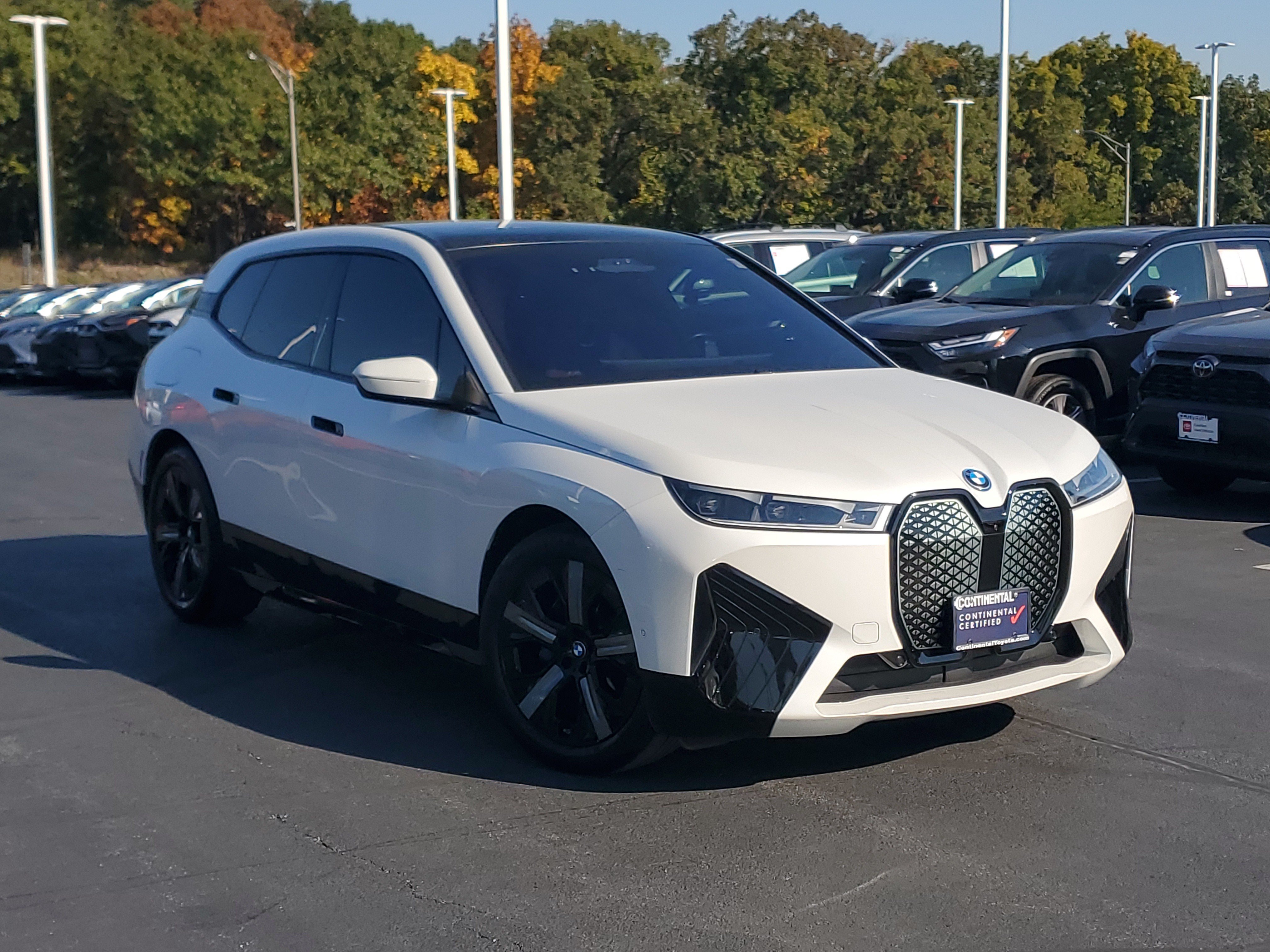 Used 2022 BMW iX xDrive50 w/ Premium Package AWD/4WD image 2