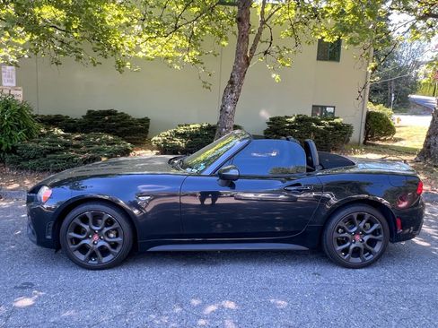 Used 2017 FIAT 124 Spider Abarth RWD image 22