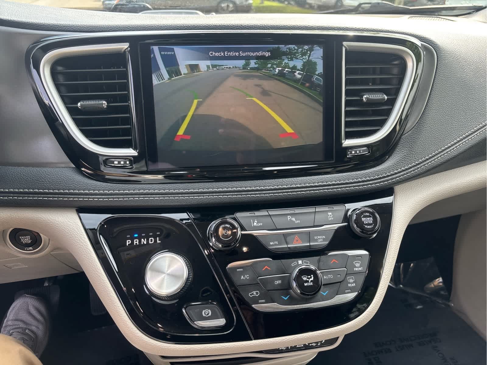 Used 2023 Chrysler Pacifica Touring-L FWD image 29