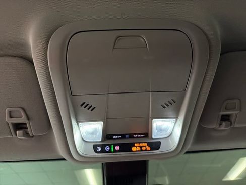 Used 2024 GMC Terrain SLE w/ Driver Convenience Package FWD image 17