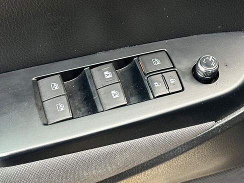 Used 2018 Toyota Highlander LE image 11