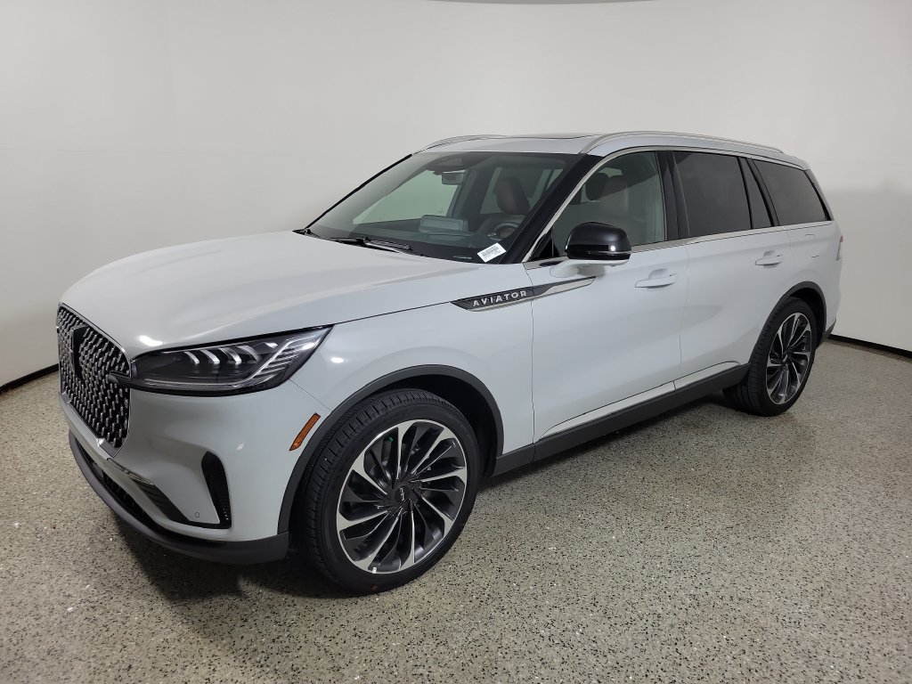 New 2027 Lincoln Aviator Reserve RWD image 2