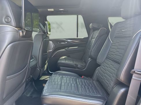 Used 2023 Cadillac Escalade Sport Platinum w/ LPO, ONYX Package AWD/4WD image 13