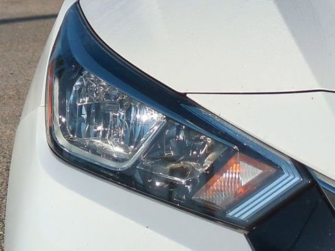 Used 2021 Nissan Versa S image 10