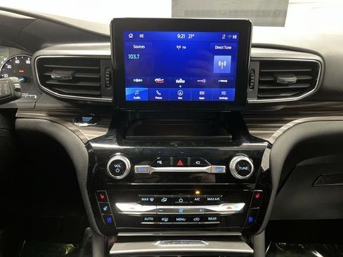 Used 2023 Ford Explorer Limited image 9